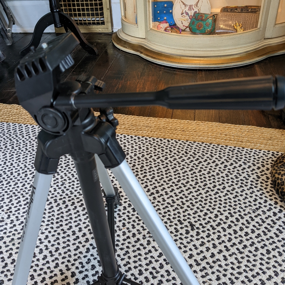 CX-300 Black and Gray Tripod - Picture 2 of 4